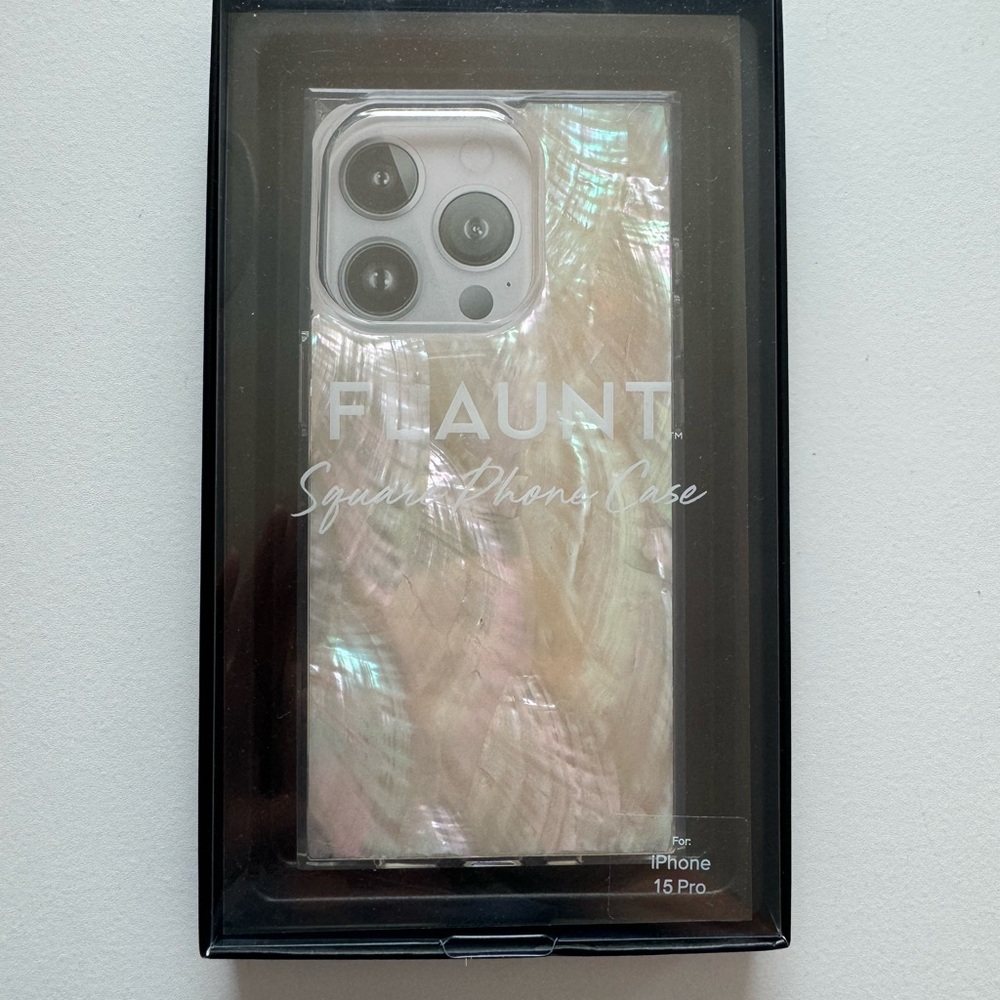 Flaunt iPhone 15Pro Mother of Pearl Square Case